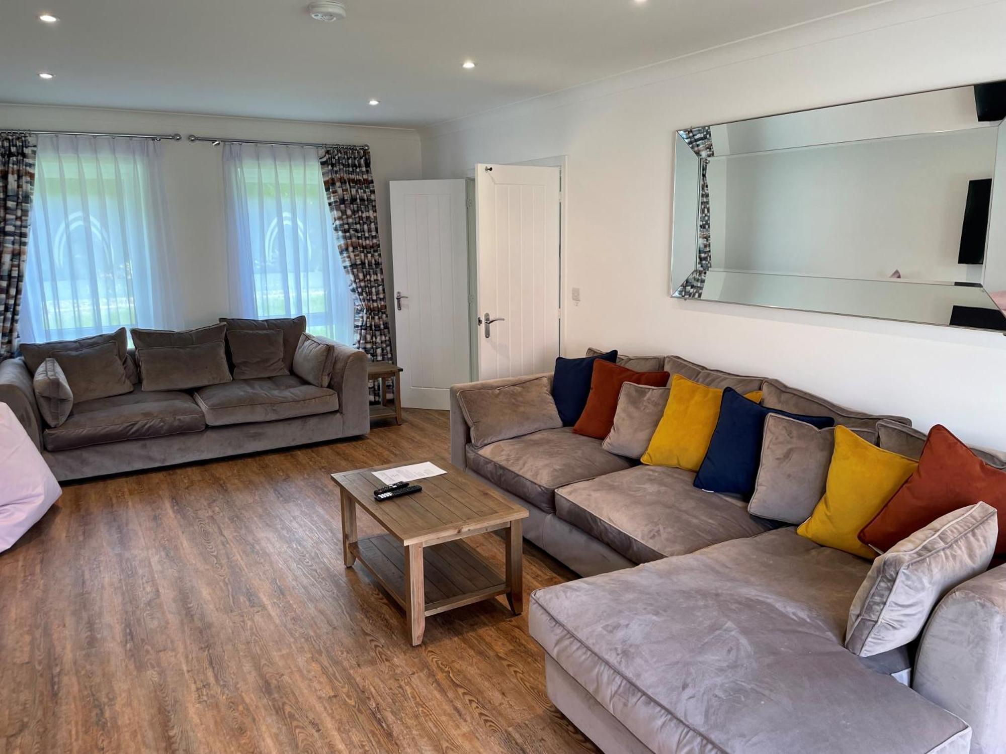 Pencoed House Estate Guest House Cardiff Exterior photo