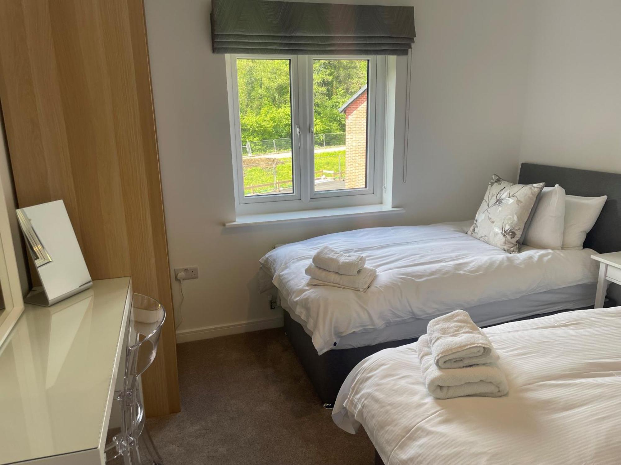 Pencoed House Estate Guest House Cardiff Exterior photo